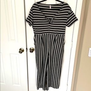 V-neck tie front Striped Jumper with pockets